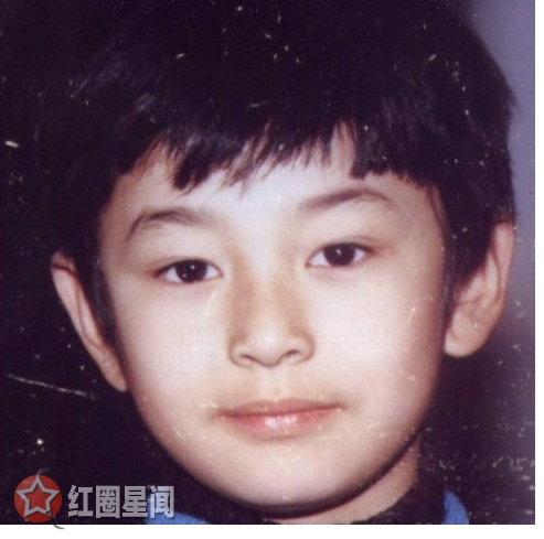 小海绵正面照片曝光令人惊讶 儿子遗传baby黄晓明高颜值