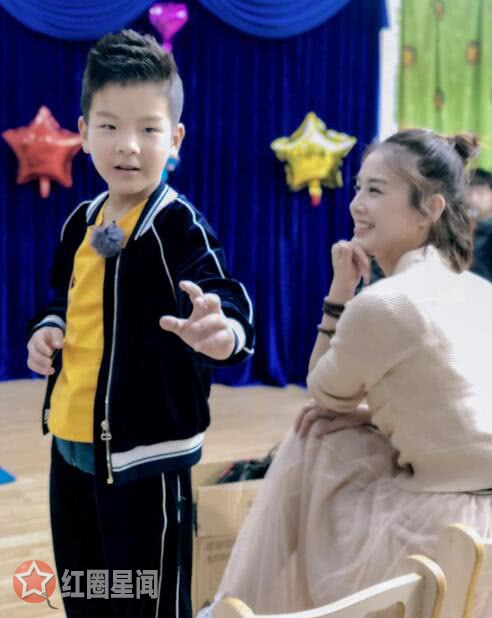 安迪表白黄圣依 安迪演讲最后突然表白，黄圣依当众泪奔