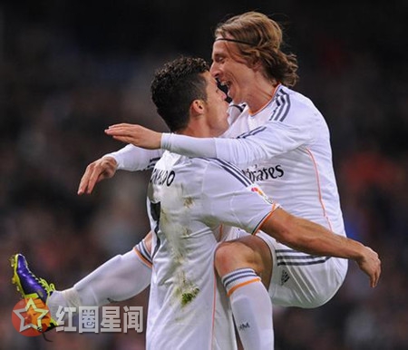 莫德里奇为什么叫魔笛 33岁魔笛累到靠广告牌