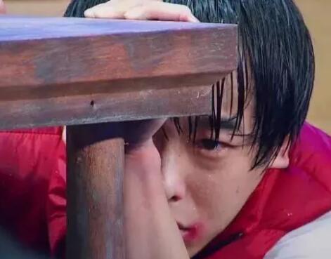 快乐大本营彭昱畅自杀式放气球太搞笑 宝藏男