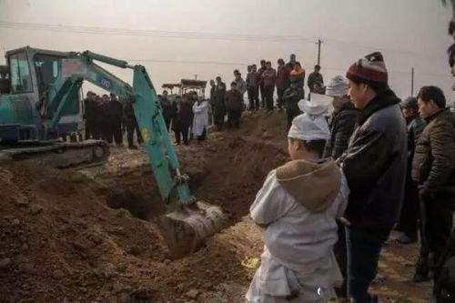 辉哥辉嫂怎么被发现的