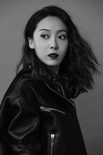 鄂靖文是谁