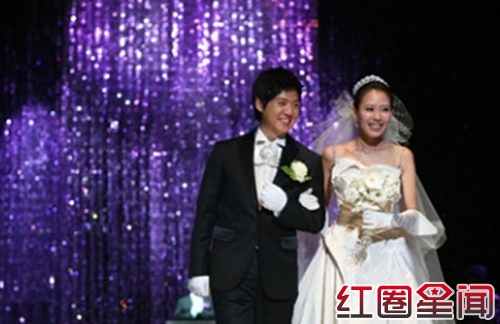 刘彩英和老公结婚照