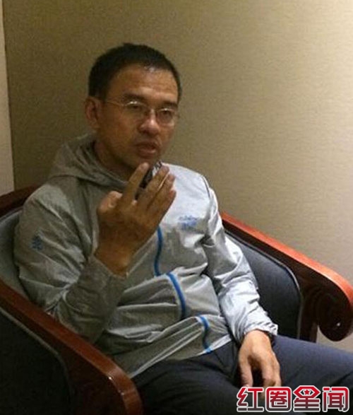王志近照显憔悴