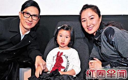 张继辉与妻子关咏荷及女儿张童近照