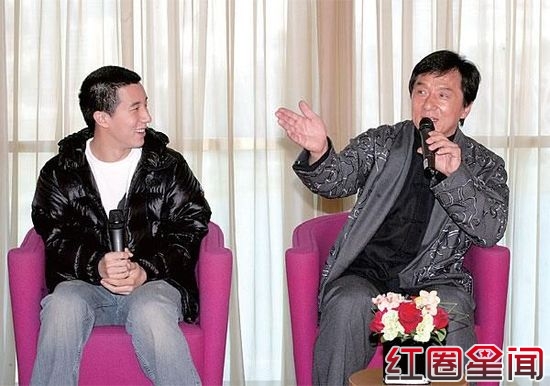 成龙和房祖名