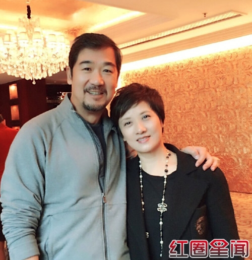 两人昔日恩爱旧照