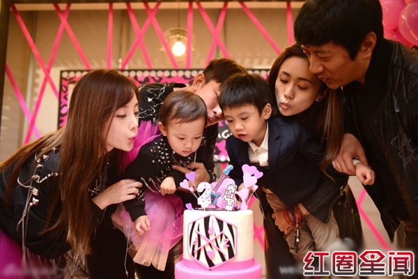 刘芸一家及李小璐一家