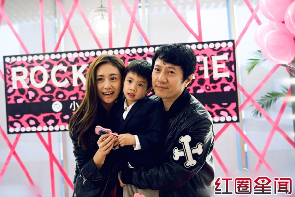 李小璐贾乃亮及女儿甜馨