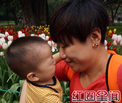 杨莱莱与儿子照片