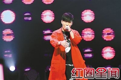 重庆李文豪晋级好声音人生第一把吉他,外婆送的!
