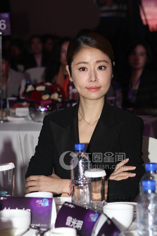 林心如、袁姗姗现身活动 两人同桌而坐全程无交流