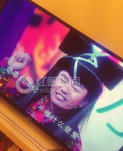 王宝强穿东北大花袄扮白娘子 自夸“被美晕了”