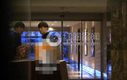 曝胡歌富二代女友旧照 初中曾是学霸