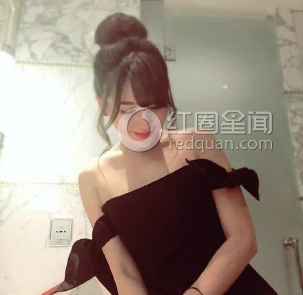 记得十八岁的天空吗?女神回归金莎晒低胸美照