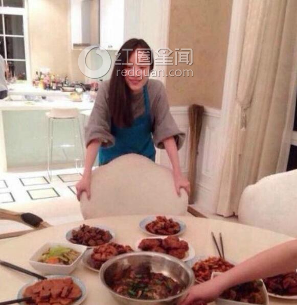 冯绍峰林允牵手照甜蜜在一起