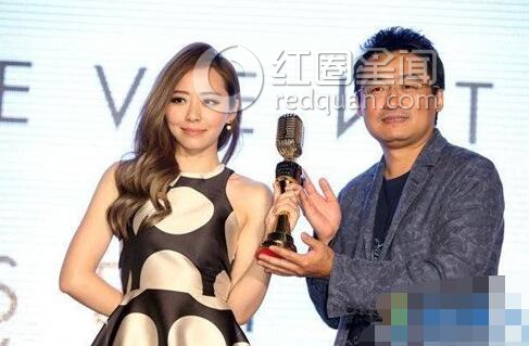 冯轲前妻张艺于是做什么的