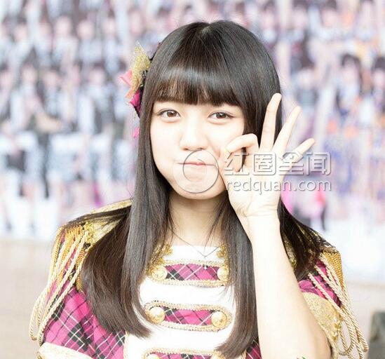 易嘉爱还在上学吗