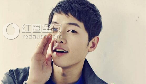 宋仲基白色床上写真