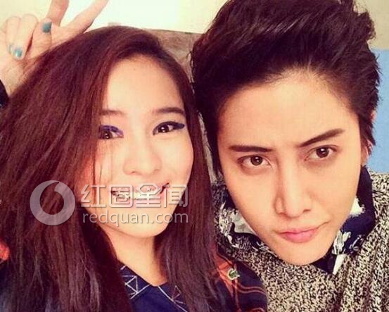 mike和aom公开接吻是真的吗