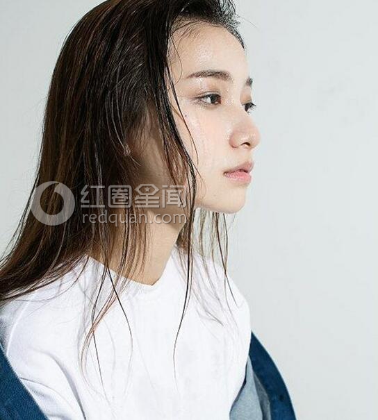 姜梓新低胸装外泄