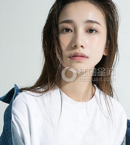 姜梓新低胸装外泄