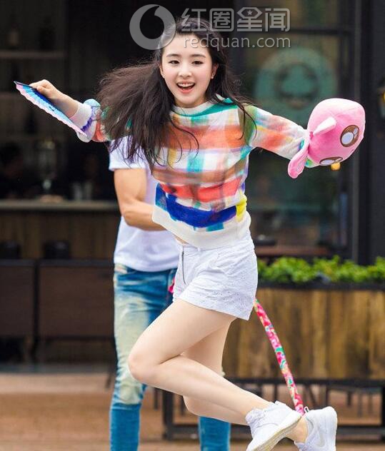张含韵陪人睡觉照片是真的吗