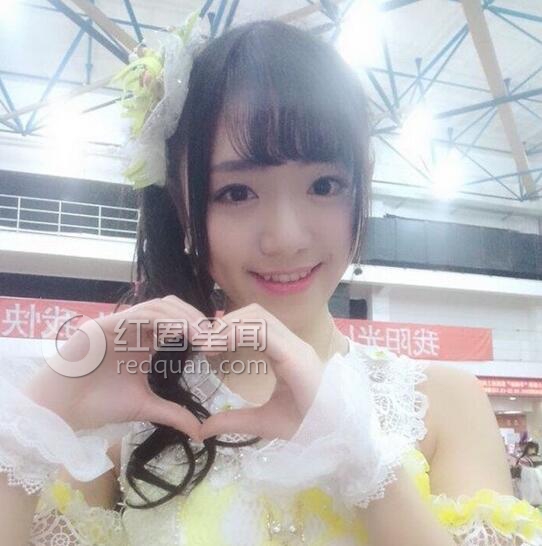冯薪朵万丽娜什么关系