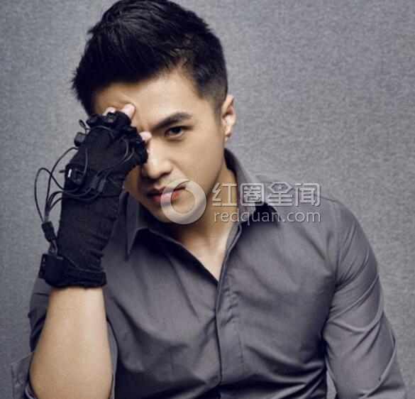 魏坤琳老婆是做什么的