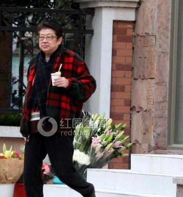 吴绮莉妈妈很有钱吗