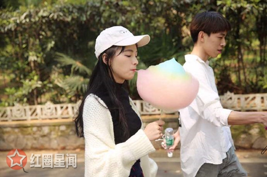 校花黄灿灿和男友热吻被扒