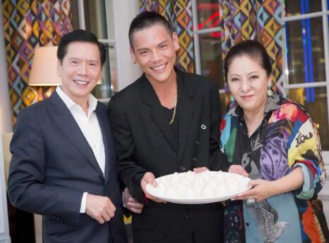 向佐是向华强什么人