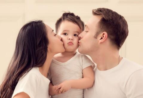 马雅舒的老公有钱吗