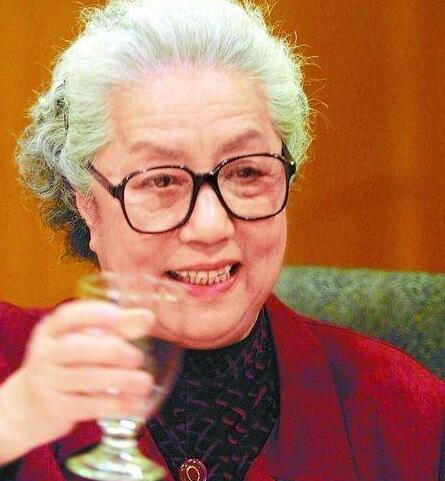 红灯记李奶奶扮演者是谁