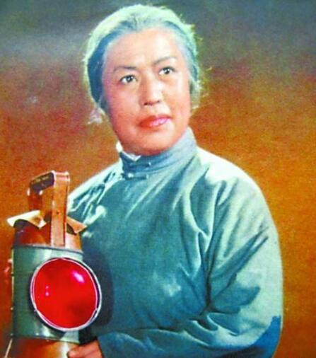 红灯记李奶奶扮演者是谁
