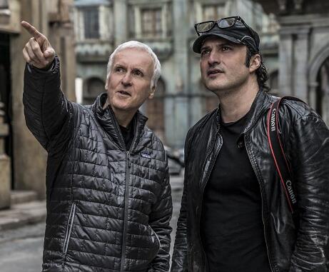 阿丽塔是谁导演的