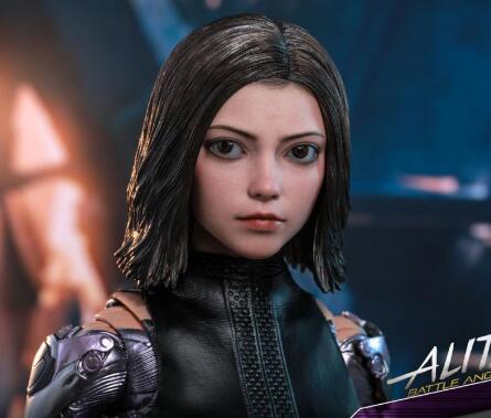 阿丽塔是谁导演的