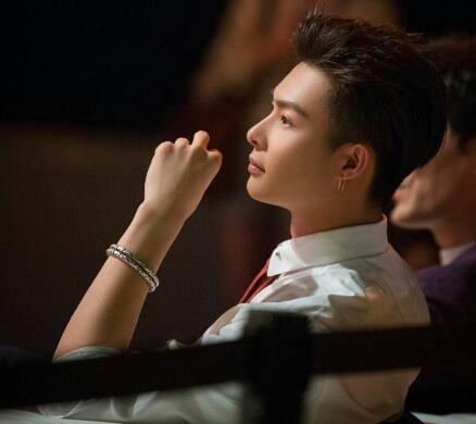 张铭恩是富二代吗