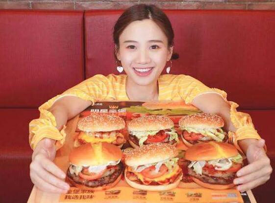 ������ս���Ӿ���˭