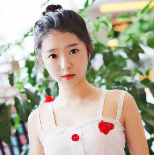 何蓝逗有没有上大学