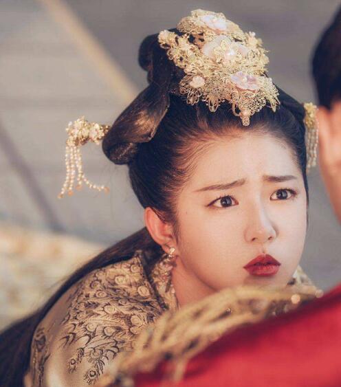 何蓝逗有没有上大学