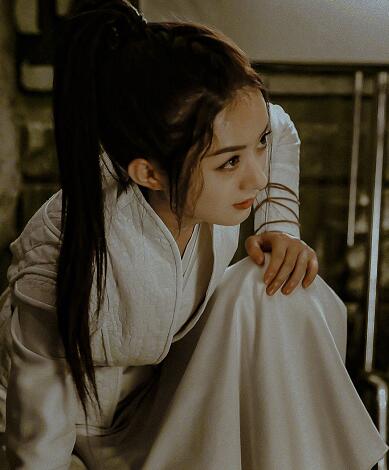 赵丽颖产后现身机场