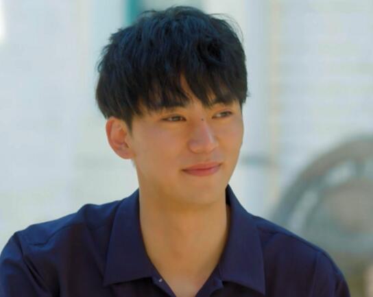 �Ķ����źų��ȳ�ϲ��˭