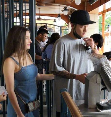 蒋劲夫现在在干什么