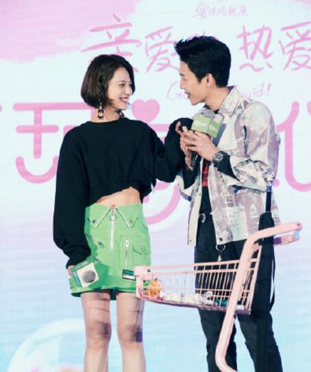 姜珮瑶和李鸿其是情侣吗