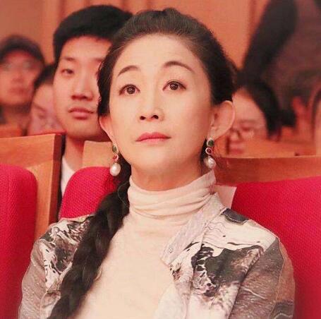 明玉妈妈的扮演者是谁