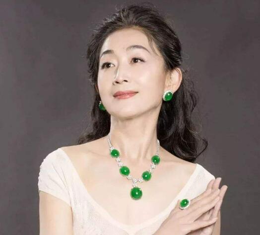 明玉妈妈的扮演者是谁