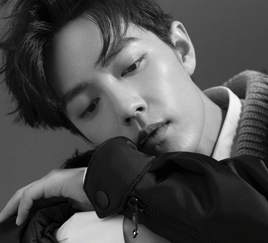 肖战敷眼膜现身