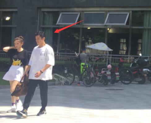 Ů���ǵ��������Ƕ�Լ�������˭