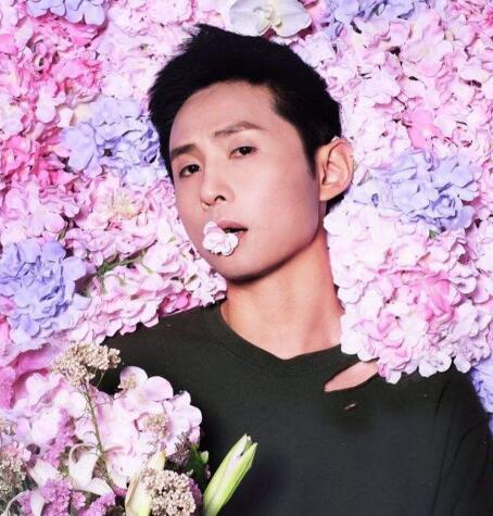 ����Ů����С�߷�������